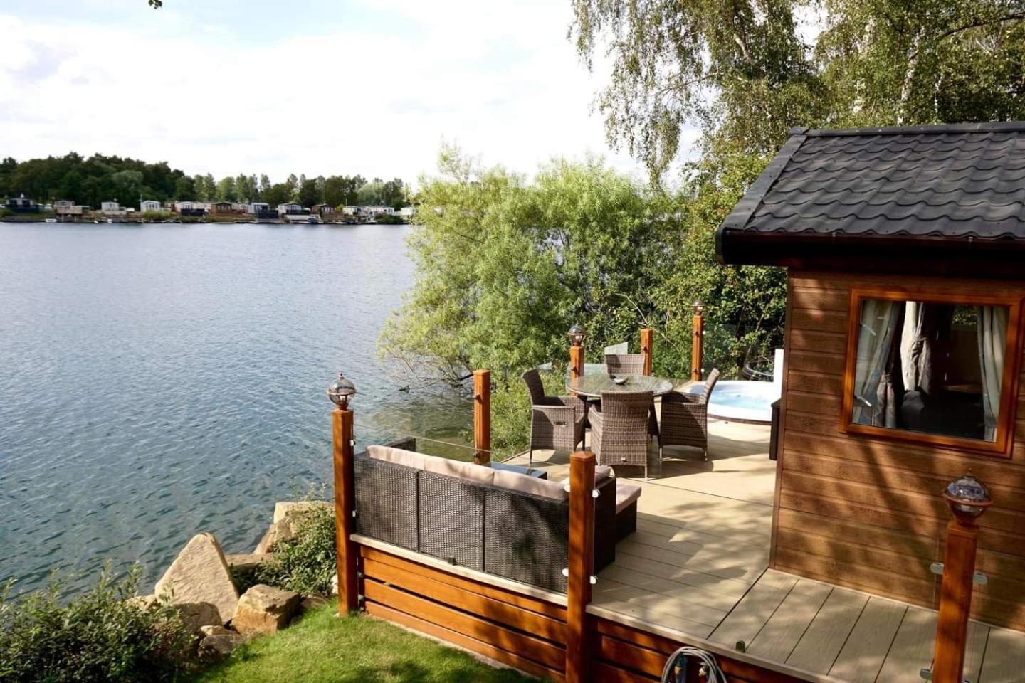 Fable Lodge Tattershall Lakes - Luxury Lakeside Lodge With Hot Tub Ngoại thất bức ảnh
