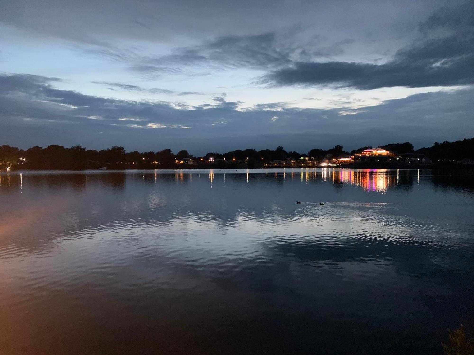 Fable Lodge Tattershall Lakes - Luxury Lakeside Lodge With Hot Tub Ngoại thất bức ảnh